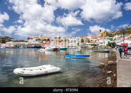 Barche da pesca nel porto di Carenage, St.George's, Grenada, Piccole Antille, dei Caraibi Foto Stock