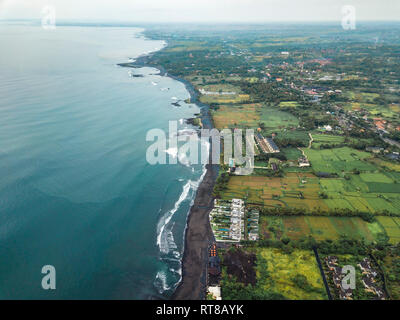 Indonesia, Bali, veduta aerea della spiaggia di Keramas Foto Stock