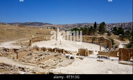 La città romana di Jerash (Gerasa), Giordania, i resti di epoca romana, decumanus Foto Stock