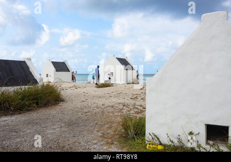 Xix secolo quarto slave di capanne, EEG Boulevard, Kralendijk, Bonaire, ABC isole Antille sottovento, dei Caraibi Foto Stock