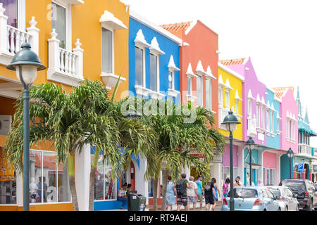 Negozio di colorate facciate, Kaya Grandi, Kralendijk, Bonaire, ABC isole Antille sottovento, dei Caraibi Foto Stock