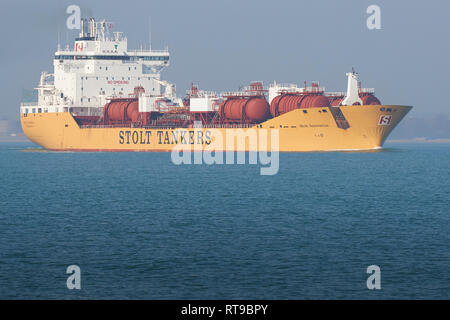 Le autocisterne Stolt, STOLT INNOVATION, Chemical/Oil Products Tanker, partono dalla raffineria di Fawley, Southampton, UK, in rotta verso Houston, Texas, USA. Foto Stock