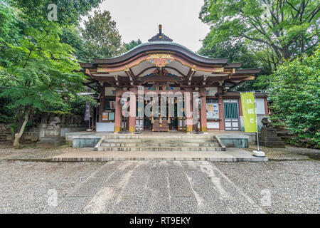 Haiden (sala culto) di Kitazawa Hachiman Jinja. Situato a Setagaya, Tokyo, Giappone Foto Stock