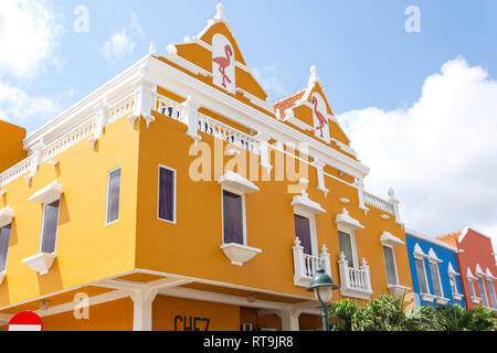 Negozio di colorate facciate, Kaya Grandi, Kralendijk, Bonaire, ABC isole Antille sottovento, dei Caraibi Foto Stock