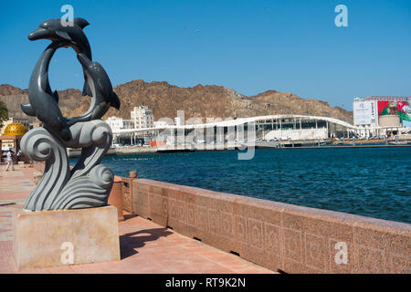 Il nuovo mercato del pesce a Mutrah, Muscat Oman, dal Corniche Foto Stock