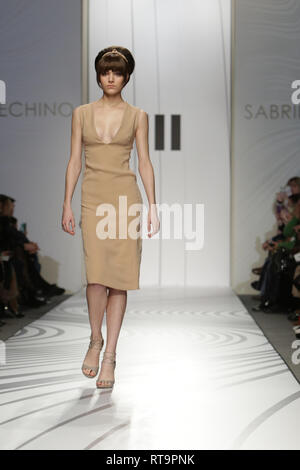 AltaRoma Autunno/Inverno 2019/2020 - Sabrina Persechino - passerella con: modello dove: Roma, Lazio, Italia Quando: 26 Gen 2019 Credit: IPA/WENN.com * * disponibile solo per la pubblicazione in UK, USA, Germania, Austria, Svizzera** Foto Stock