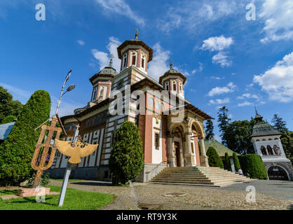 Il Santo Monastero di Sinaia, situato nei pressi del castello di Peles in Sinaia, Romania Foto Stock