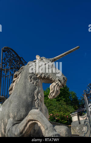 Unicorn statua all'ingresso del palazzo di Mirabell Gardens Foto Stock