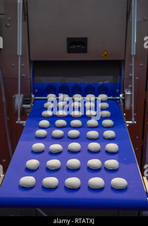 Divisore di impasto e rotonda palla di impasto rendendo la macchina Foto Stock