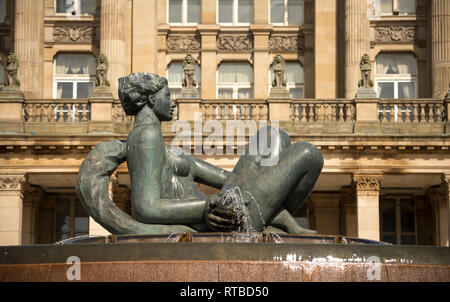 Il fiume, una funzione di acqua in Victoria Square, Birmingham, West Midlands, Inghilterra. Foto Stock