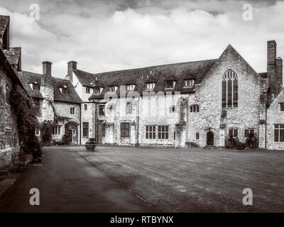 Vista della sala da pranzo entrata e reception a Aylesford Priory nel Kent, Regno Unito. Foto Stock