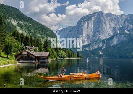 Il lago di Altaussee: il leggendario gioiello della regione del Salzkammergut Foto Stock