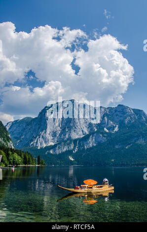 Il lago di Altaussee: il leggendario gioiello della regione del Salzkammergut Foto Stock