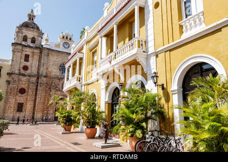 Cartagena Colombia, Iglesia de San Pedro Claver, museo del convento della chiesa cattolica, esterno, plaza, piazza pubblica, campanile, architettura coloniale, XVII centu Foto Stock