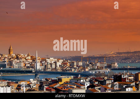 Istanbul Unkapani metropolitana ponte e Torre Galata vista, Turchia Foto Stock