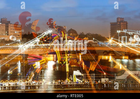 PE - Recife - 28/02/2019 - carnevale 2019 - Galo da Madrugada - Vista di Duarte Coelho Bridge, in Boa Vista quartiere, dove il Gallo da Madrugada allegoria viene impostato per il carnevale, foto: Paulo Paiva / AGIF Foto Stock