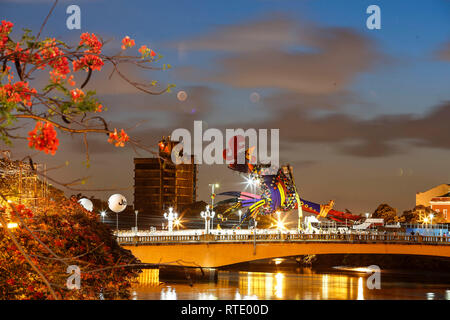 PE - Recife - 28/02/2019 - carnevale 2019 - Galo da Madrugada - Vista di Duarte Coelho Bridge, in Boa Vista quartiere, dove il Gallo da Madrugada allegoria viene impostato per il carnevale, foto: Paulo Paiva / AGIF Foto Stock