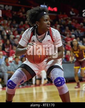 Piscataway, New Jersey, USA. 28 Feb, 2019. Rutgers Scarlet Knights center Victoria Harris (40) nella seconda metà tra il Minnesota Golden i Gopher e la Rutgers Scarlet Knights alla Rutgers Athletic Center di Piscataway, New Jersey. Rutgers sconfitto Minnesota 60-54. Duncan Williams/CSM/Alamy Live News Foto Stock