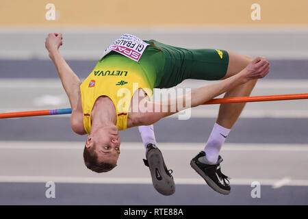 Glasgow, Regno Unito. 01 Mar, 2019. Adrijus Glebauskas (LTU) in Uomini Salto in alto possono beneficiare (A,B) durante l'Atletica Europea campionati Indoor Glasgow 2019 a Emirates Arena il Venerdì, 01 marzo 2019. GLASGOW Scozia. (Solo uso editoriale, è richiesta una licenza per uso commerciale. Nessun uso in scommesse, giochi o un singolo giocatore/club/league pubblicazioni.) Credito: Taka G Wu/Alamy News Credito: Taka Wu/Alamy Live News Foto Stock