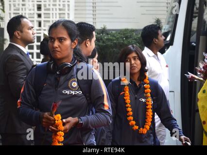 Guwahati, Assam, India. 01 Mar, 2019. Le donne indiane's Cricket team arriva a Guwahati il Mar 01, 2019. Una donna serie di cricket tra India e Inghilterra. Le donne indiane T20 partita di cricket contro l'Inghilterra si terrà dal 4 Marzo al 10 marzo 2019, a Barsapara stadium di Guwahati. Credito: Hafiz Ahmed/Alamy Live News Foto Stock