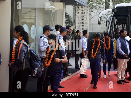 Guwahati, Assam, India. 01 Mar, 2019. Le donne indiane's Cricket team arriva a Guwahati il Mar 01, 2019. Una donna serie di cricket tra India e Inghilterra. Le donne indiane T20 partita di cricket contro l'Inghilterra si terrà dal 4 Marzo al 10 marzo 2019, a Barsapara stadium di Guwahati. Credito: Hafiz Ahmed/Alamy Live News Foto Stock