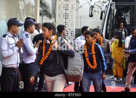 Guwahati, Assam, India. 01 Mar, 2019. Le donne indiane's Cricket team arriva a Guwahati il Mar 01, 2019. Una donna serie di cricket tra India e Inghilterra. Le donne indiane T20 partita di cricket contro l'Inghilterra si terrà dal 4 Marzo al 10 marzo 2019, a Barsapara stadium di Guwahati. Credito: Hafiz Ahmed/Alamy Live News Foto Stock