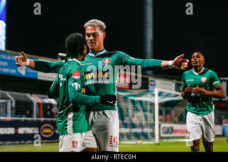 Dordrecht, Paesi Bassi. 01 Mar, 2019. Riwal Hoogwerkers Stadium, calcio, stagione 2018/2019, Keuken Kampioen Divisie, FC Dordrecht - NEC, FC Dordrecht player Crycensio Summerville celebra il suo obiettivo con FC Dordrecht player Joel Zwarts (m) Credito: Pro scatti/Alamy Live News Foto Stock
