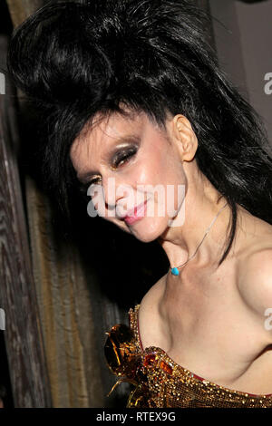 New York, Stati Uniti d'America. 17 feb 2011. Susanne Bartsch al bionde - dopo essere partito durante l'autunno 2011 Mercedes-Benz della settimana della moda a RdV Lounge in New York, Stati Uniti d'America. Credito: Steve Mack/S.D. Mack foto/Alamy Foto Stock