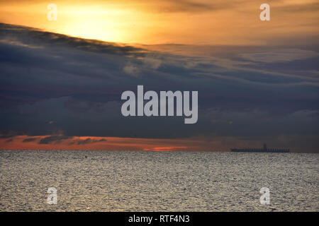 Tramonto sul Mar Baltico a Gdynia, Polonia Foto Stock
