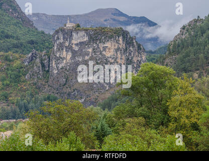 Vista sulla Cattedrale di Notre Dame du Roc Cappella chiesa in Castellane Provenza Francia Foto Stock