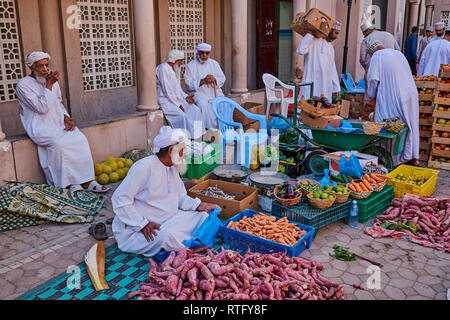 Il sultanato di Oman, Regione Ad-Dakhiliyah, Nizwa, venerdì mercato ortofrutticolo Foto Stock