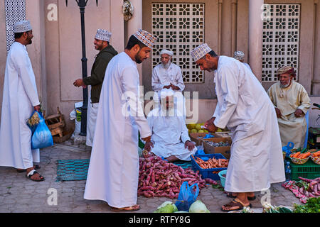 Il sultanato di Oman, Regione Ad-Dakhiliyah, Nizwa, venerdì mercato ortofrutticolo Foto Stock