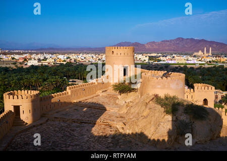 Sultanat di Oman, governatorato di Al-Batina, Nakhl, Nakhl Fort o Al Husn Heem, fortezza, storico edificio mudbrick Foto Stock