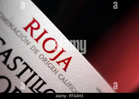 Spagnolo vino rosso etichetta bottiglia Rioja, close up Foto Stock