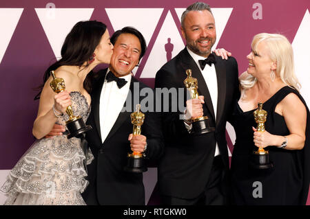 I produttori di "Solo libero', Elizabeth Chai Vasarhelyi, Jimmy Chin, Evan Hayes e Shannon aneto posano con il premio per il Miglior Documentario in funzione della sala stampa della 91annuale di Academy Awards a Hollywood e Highland Center il 24 febbraio 2019 in Hollywood, la California. Foto Stock