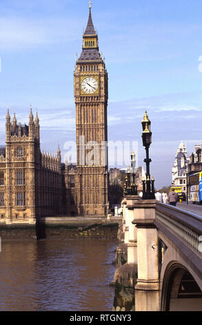 Foto deve essere accreditato ©Alpha premere 011822 06/05/1992 Una vista del Big Ben e il parlamento di Westminster a Londra Foto Stock