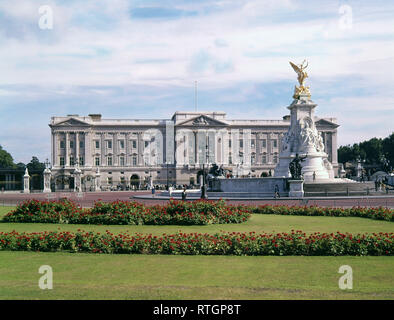 Foto deve essere accreditato ©Alpha premere 040000 ( Data Sconosciuta ) Una vista di Buckingham Palace a Londra Foto Stock