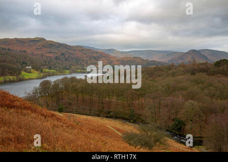 Vista sul lago di Grasmere da Loughrigg cadde su un giorno inverni,Parco Nazionale del Distretto dei Laghi,Cumbria,Inghilterra Foto Stock