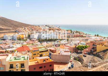 Architettura luminosa di Morro Jable città situata a sud dell'isola di Fuerteventura, Jandia, Spagna Foto Stock