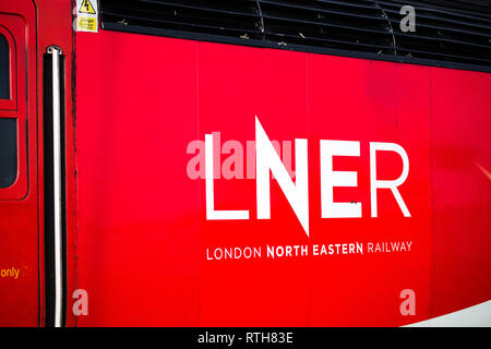 LNER treno in arrivo la mattina presto a Montrose Scozia in rotta per Kings Cross LONDON REGNO UNITO Foto Stock