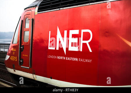 LNER treno in arrivo la mattina presto a Montrose Scozia in rotta per Kings Cross LONDON REGNO UNITO Foto Stock