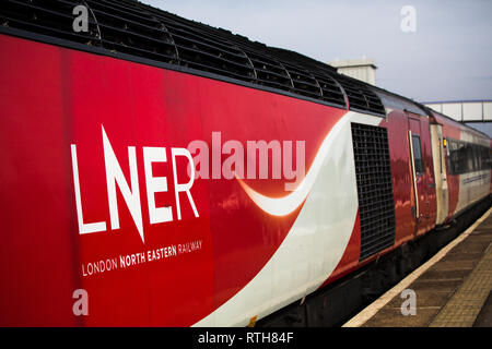 LNER treno in arrivo la mattina presto a Montrose Scozia in rotta per Kings Cross LONDON REGNO UNITO Foto Stock