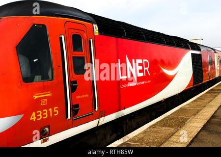 LNER treno in arrivo la mattina presto a Montrose Scozia in rotta per Kings Cross LONDON REGNO UNITO Foto Stock