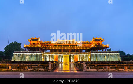 Meridian Gate per la città imperiale di Hue, Vietnam Foto Stock