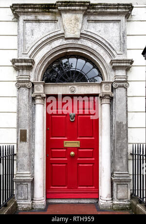 Colorati porta in stile georgiano nella città di Dublino, Merrion Square, Irlanda in Europa Foto Stock