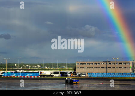 Rainbow, l'aeroporto di Francoforte, Germania Foto Stock