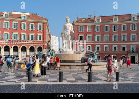 Nizza, Francia, Fontaine du Soleil (Fontana del Sole). Foto Stock