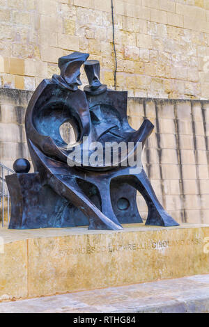 Malta, La Valletta: Monumento a Francesco Laparelli e Girolamo Cassar, i due architetti che hanno progettato la città di La Valletta dopo l'assedio del 1565. Foto Stock