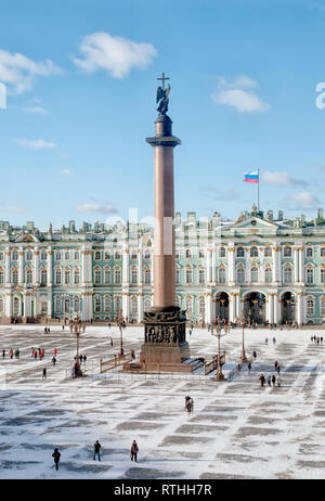 - San Pietroburgo, Russia - 21 febbraio 2019: vista dall'alto della Piazza del Palazzo, Alexander colonna e lo stato Hermitage edificio. Foto Stock