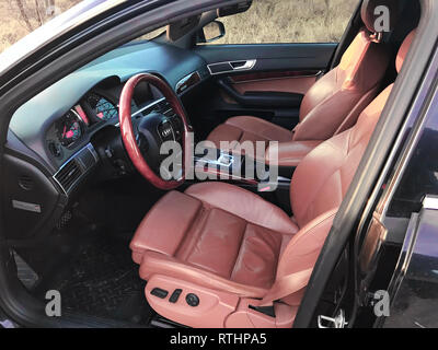 "Luxury Auto dettagli interni. Cruscotto e volante Foto Stock